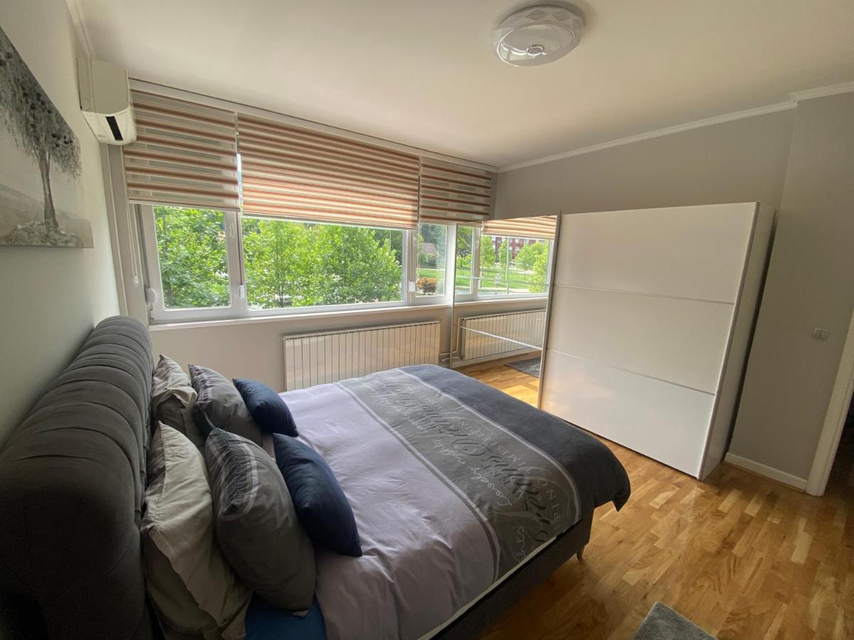 Apartman "Amy Delux" เซนิซา ภายนอก รูปภาพ