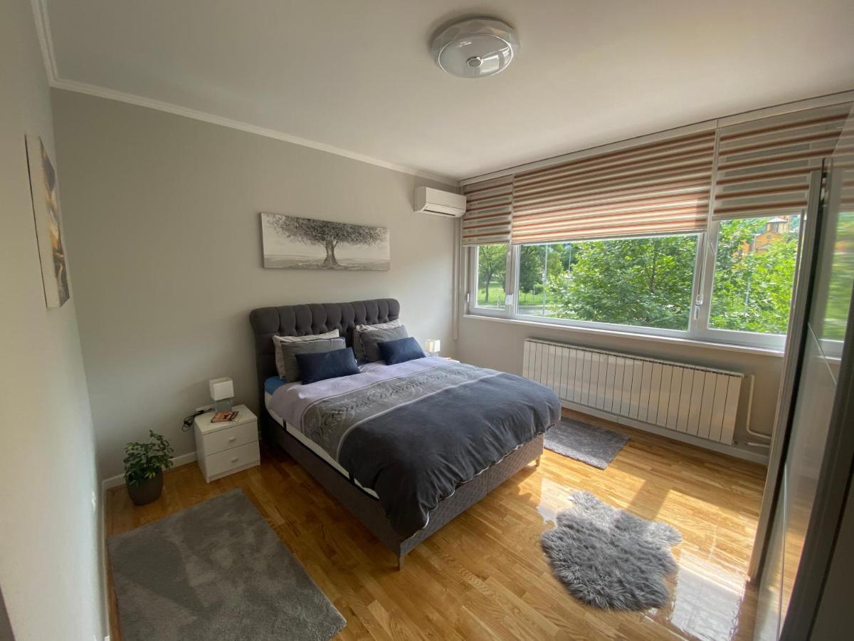 Apartman "Amy Delux" เซนิซา ภายนอก รูปภาพ