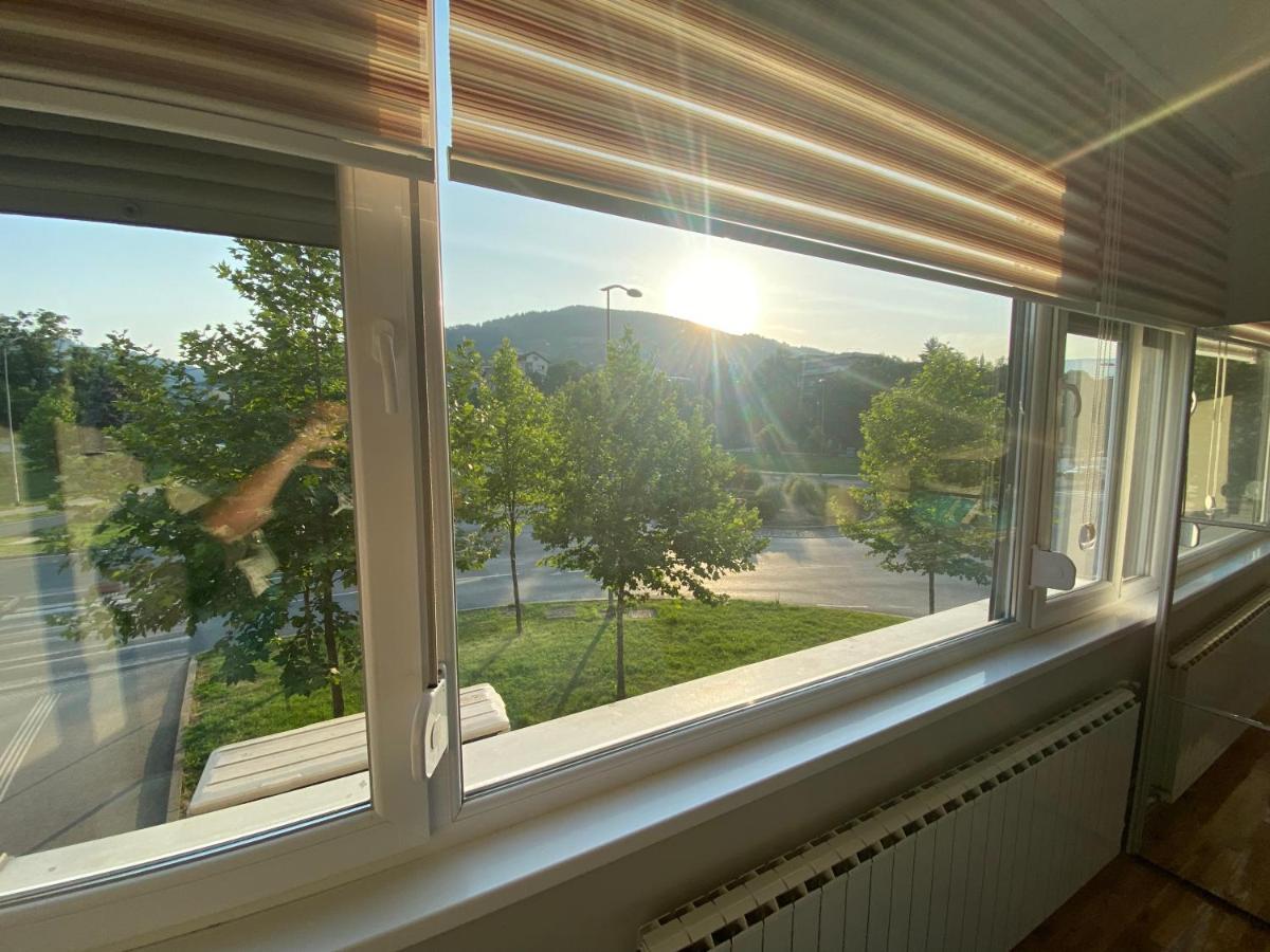 Apartman "Amy Delux" เซนิซา ภายนอก รูปภาพ