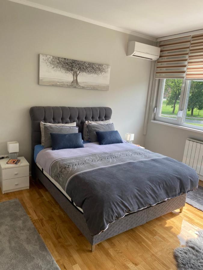 Apartman "Amy Delux" เซนิซา ภายนอก รูปภาพ